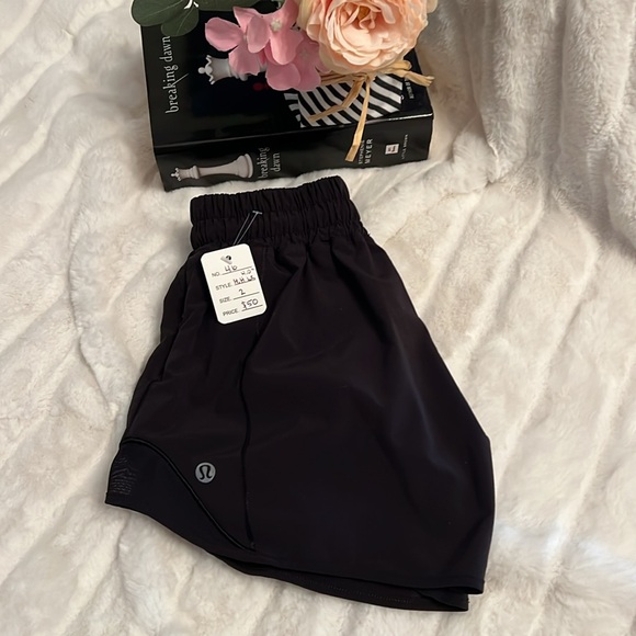 Lululemon Hotty Hot 4” Black Athletic Shorts size 2 - Picture 5 of 5